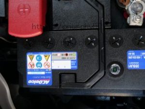 プリウスPHV52純正補機バッテリーのインジケーター